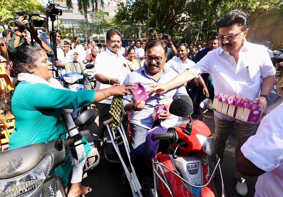 “முத்தமிழறிஞர் கலைஞரின் 103-வது பிறந்தநாள் விழா.. கழகத் தலைவர் மு.க.ஸ்டாலின் மரியாதை” : முழு விவரம்!