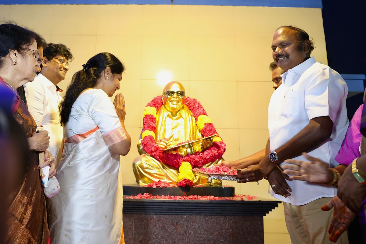 “ஒவ்வொரு வீட்டிலும் கலைஞரின் திட்டங்கள்.. மக்களுக்கான தலைவர்.. இதுதான் கலைஞர்” : கனிமொழி எம்.பி புகழாரம்!