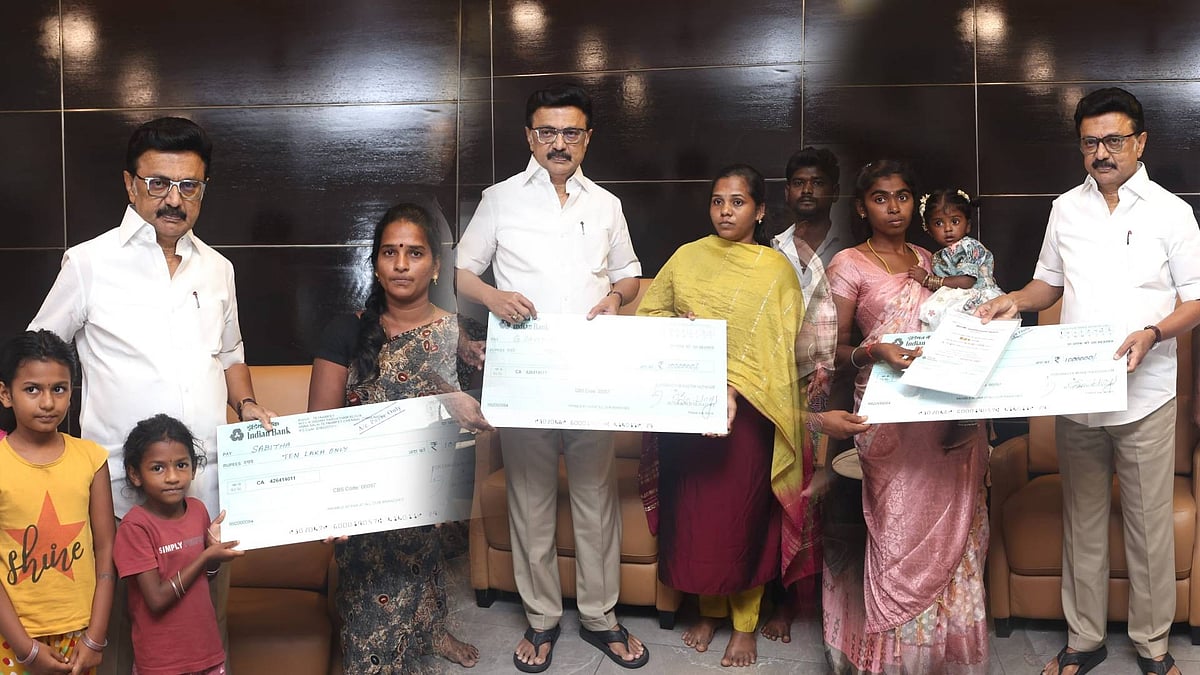 “சாலை விபத்தில் மரணமடைந்த கழக குடும்பத்தினருக்கு நிதியுதவி.. கழகத் தலைவர் மு.க.ஸ்டாலின் வழங்கினார்!”