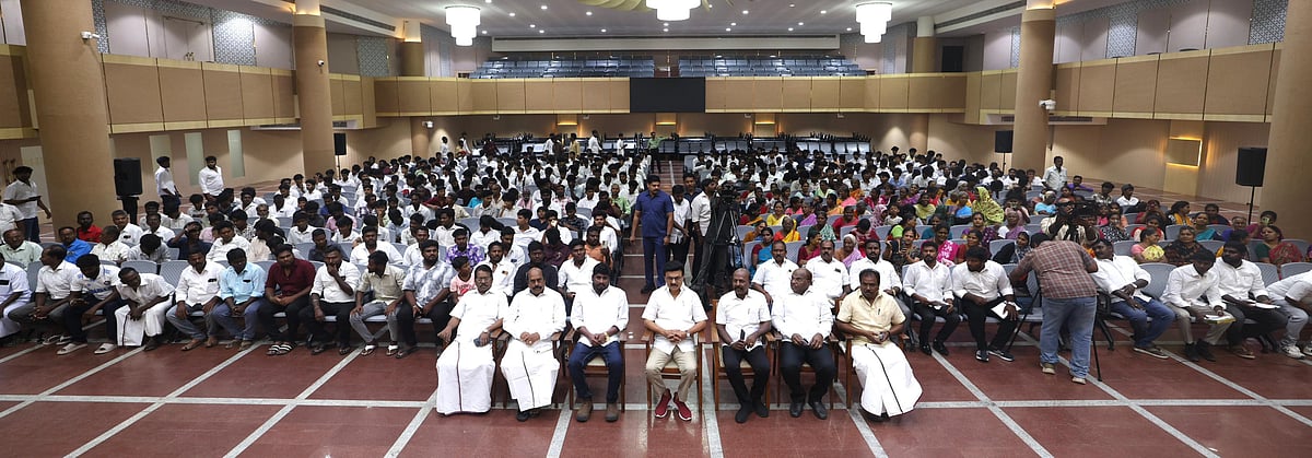 “இருளகற்றும் ஒளி சூரியனிடம்தான் உண்டு!” : திராவிட முன்னேற்றக் கழகம் சூளுரை!