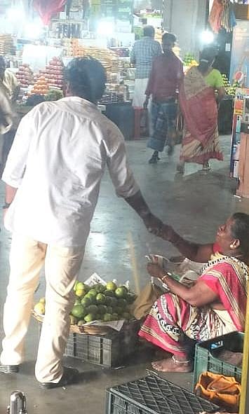 “ஏ.. எடு.. எடு..” -சேலம் பேருந்து நிலையத்தில் பெண்களிடம் மாமூல்.. அட்ராசிட்டியில் ஈடுபடும் தவெக நிர்வாகி!