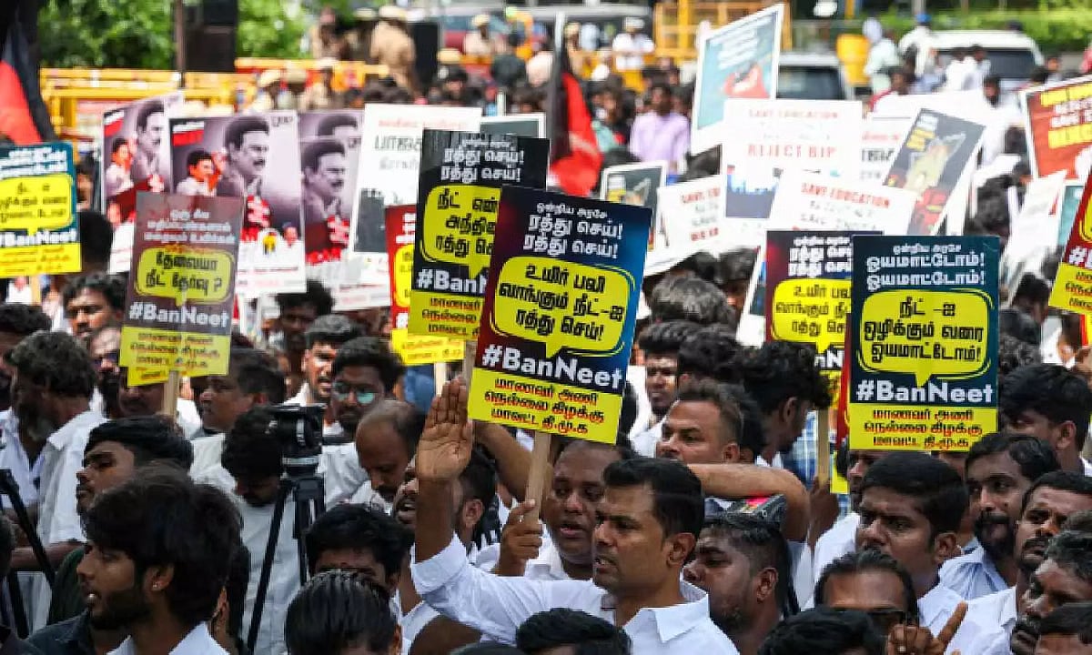 காவிமயமாகும் கல்வி; உயிரை காவுகேட்கும் நீட்தேர்வு - திமுக மாணவரணி சார்பில் ஜூன் 23-ல் கண்டன ஆர்ப்பாட்டம்!