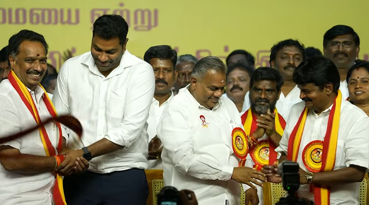 அண்ணா திராவிட கழகமாக மாறும் தமிழக வெற்றிக் கழகம்.. குதிரை பேரம் மூலம் கட்சிக்கு ஆள் சேர்க்கும் விஜய்?