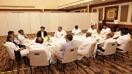 “விஜயின் முகத்திரை கொஞ்சம் கொஞ்சமாக விரைவில் கிழியும்” : முரசொலி தலையங்கம்!