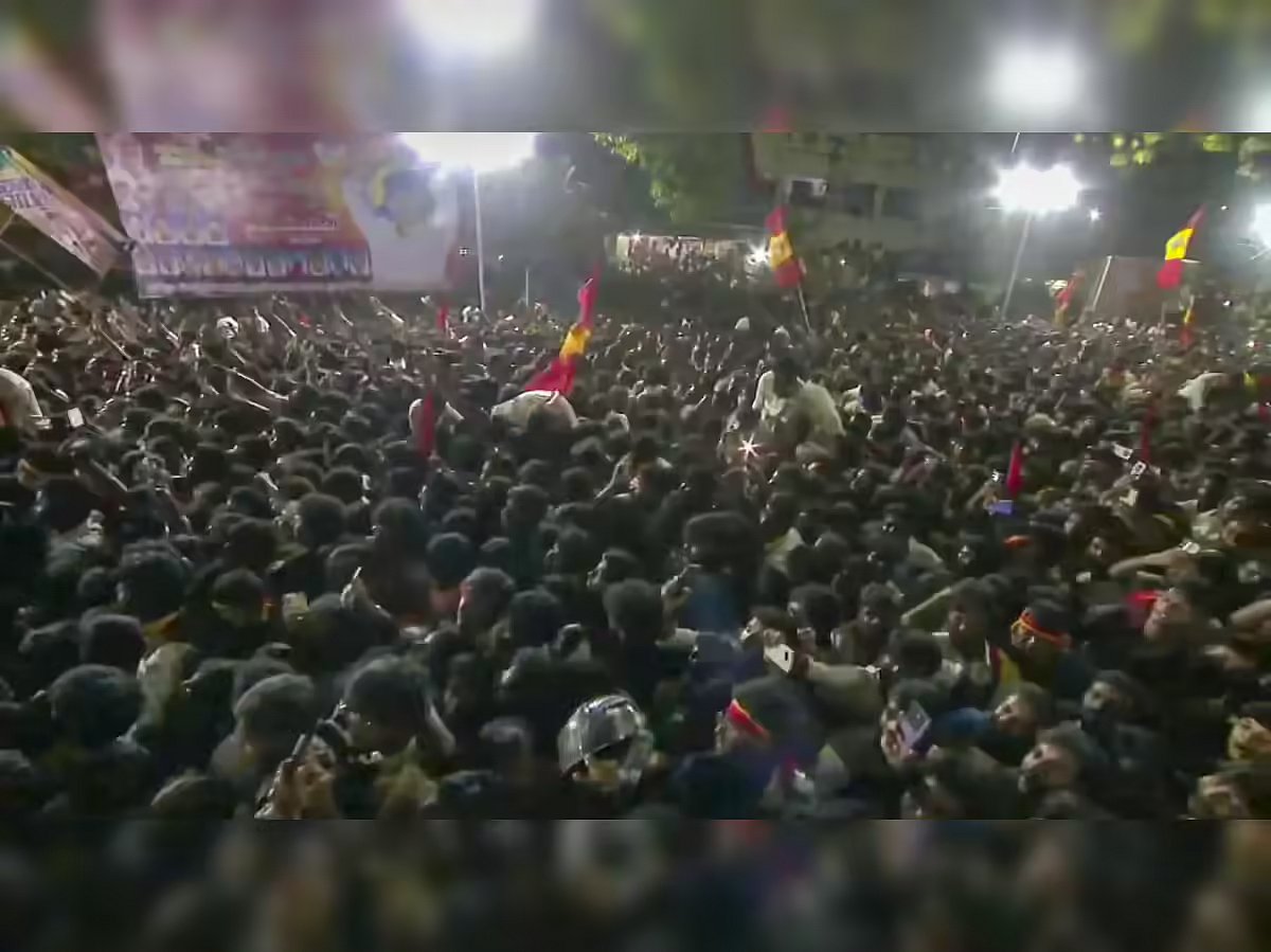 கரூர் துயரம் : “இன்னும் திருத்தல...” - இறப்பில் இன்றளவும் மலிவு அரசியல் செய்யும் விஜய்!