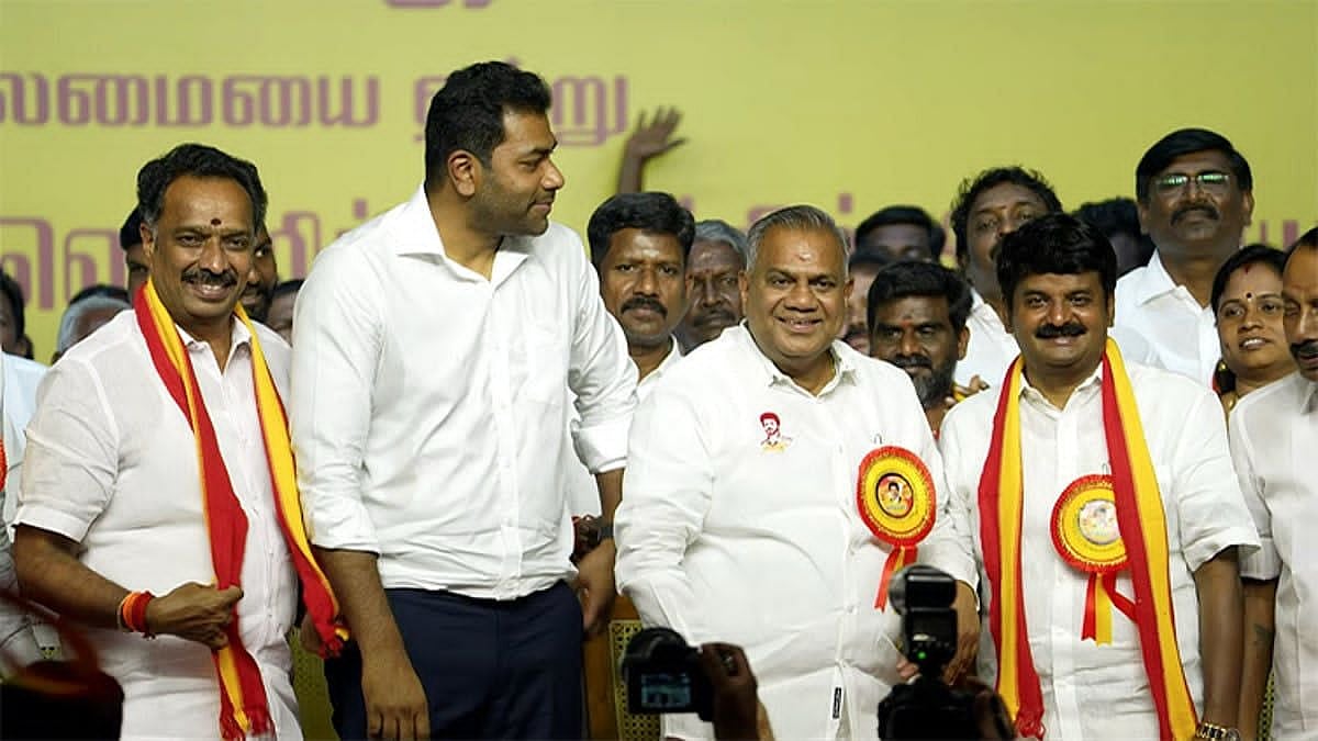 அடுத்தடுத்து ராஜினாமா செய்த அதிமுக MLA-க்கள்... இடைத்தேர்தல் நடத்த தடை விதித்த நீதிமன்றம் - விவரம்!