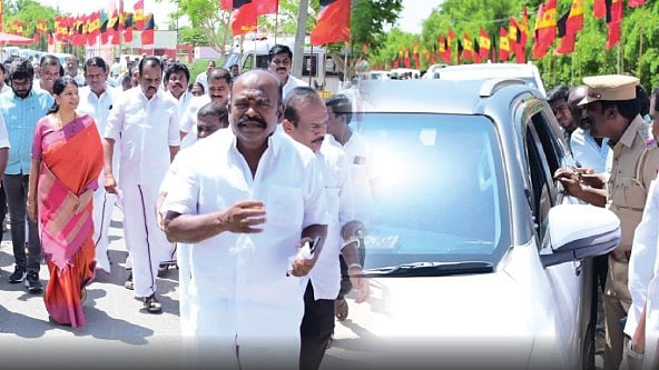 நேரத்திற்கு வருவது தவெக அகராதியில் இல்லை போல : கனிமொழி MP தடுத்து நிறுத்தப்பட்டதற்கு மகளிர் அணி கண்டனம்!
