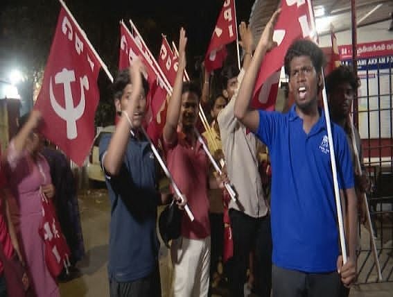 சாதி பெயரை கூறி இழிவு செய்யப்பட்ட Delivery Boy : புகார் கொடுக்க சென்ற இளைஞரை தாக்கிய போலீஸ்!