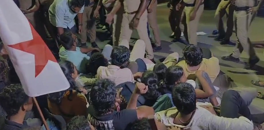 பரபரப்பான சென்னை.. டெல்லி மாணவர்களுக்கு ஆதரவாக சென்னையில் போராட்டம்.. காவல்துறையின் செயலால் அதிர்ச்சி!