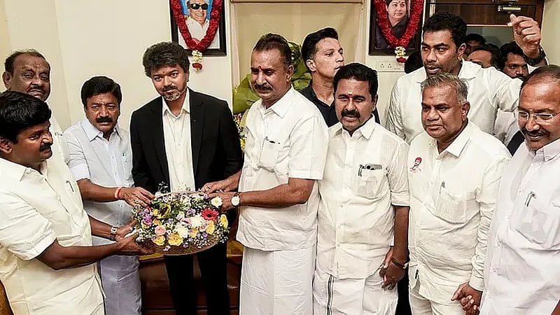 குதிரை பேரம் - சண்முகத்துக்கு சந்தேகம் இருந்தால் வைகோவிடம் கேட்டுக் கொள்ளட்டும் : முரசொலி!