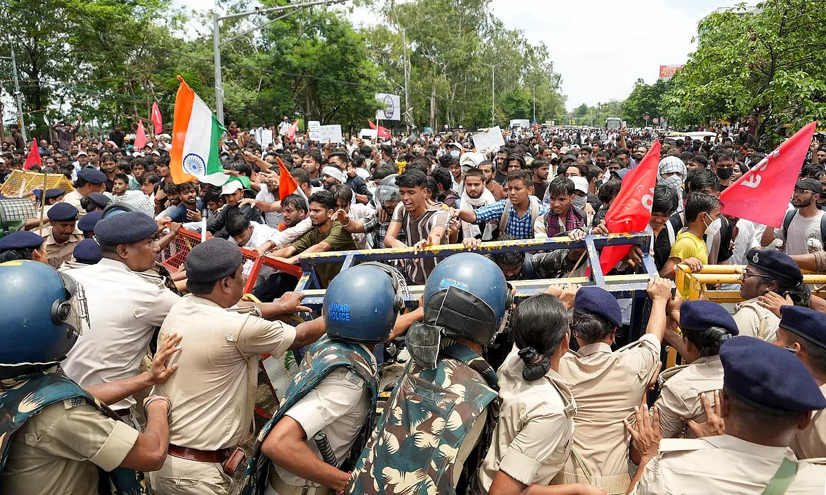 போராட்ட எழுச்சி ஒருபுறம்; ஜனநாயகனின் கொண்டாட்டம் மறுபுறம்! : தடம் மாறுகிறதா தமிழ்நாடு?