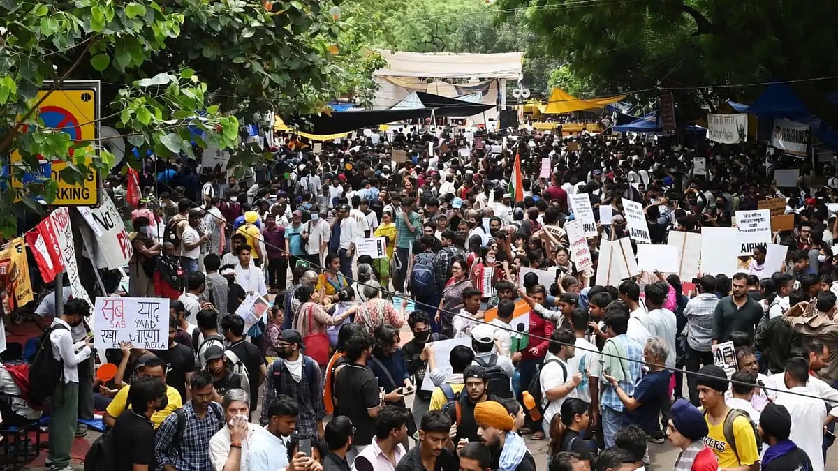 “நான் விஜய் Fan..” : மாணவர்கள் போராட்டத்தில் பேச்சு.. மூக்குடைபட்டு திரும்பிய சனம் செட்டி - என்ன நடந்தது?