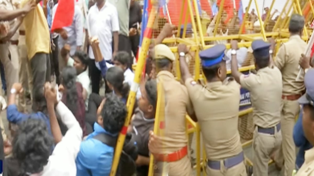 நீட் தேர்வுக்கு எதிராக சென்னையில் தொடரும் போராட்டம்.. ஆளுநர் மாளிகையை நோக்கி பேரணி.. கடும் தள்ளுமுள்ளு!