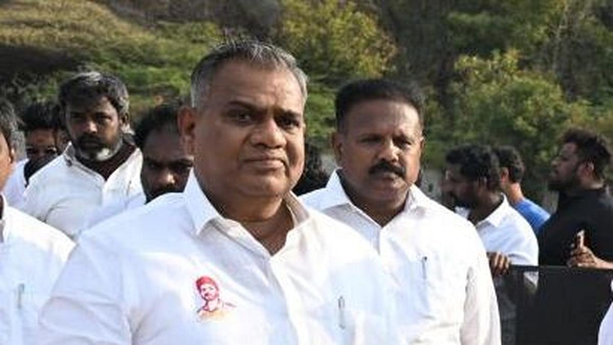 “நிஜமான கேள்விகளைக் கண்டால் இப்படிப் பயந்து ஓடத்தான் முடியும்” : அமைச்சர் ஆனந்துக்கு DMK IT WING கண்டனம்!