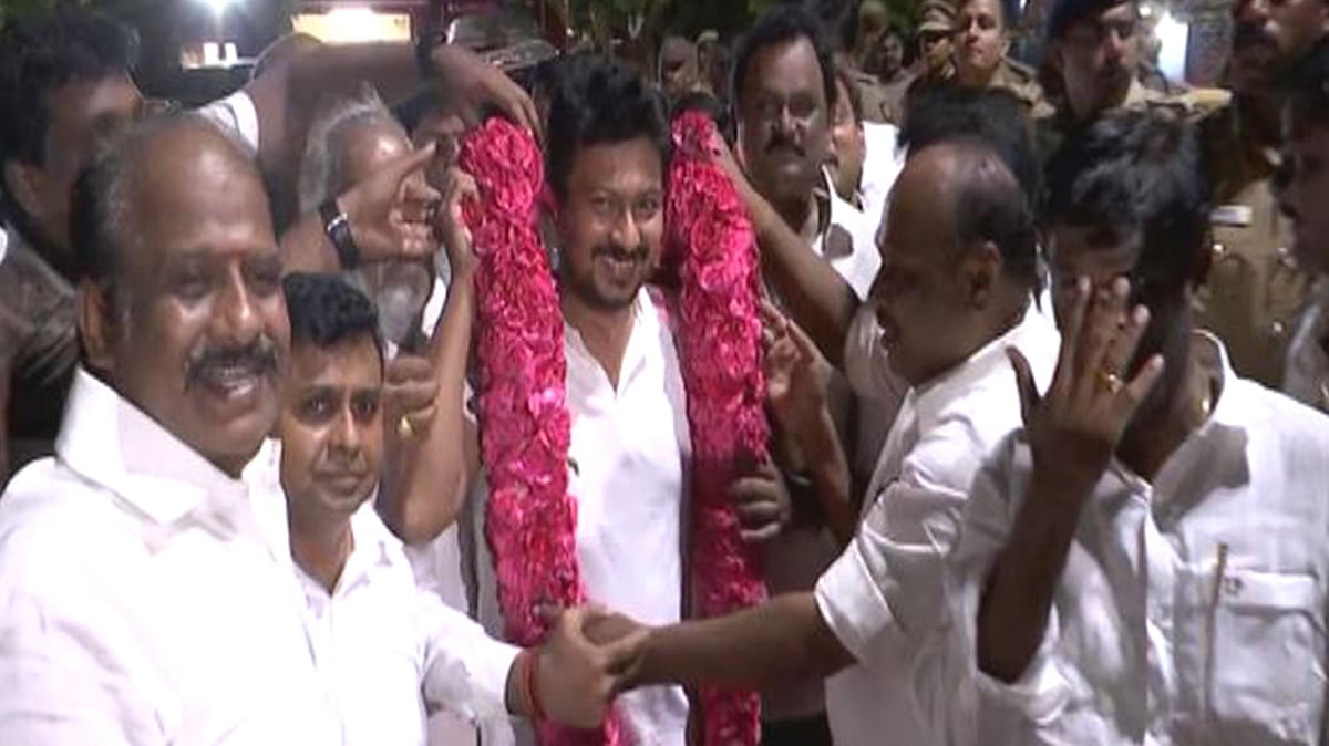உதயநிதி ஸ்டாலின் விடுவிப்பு... தஞ்சையில் ஆரவாரத்துடன் வரவேற்பு அளித்த தொண்டர்கள் !