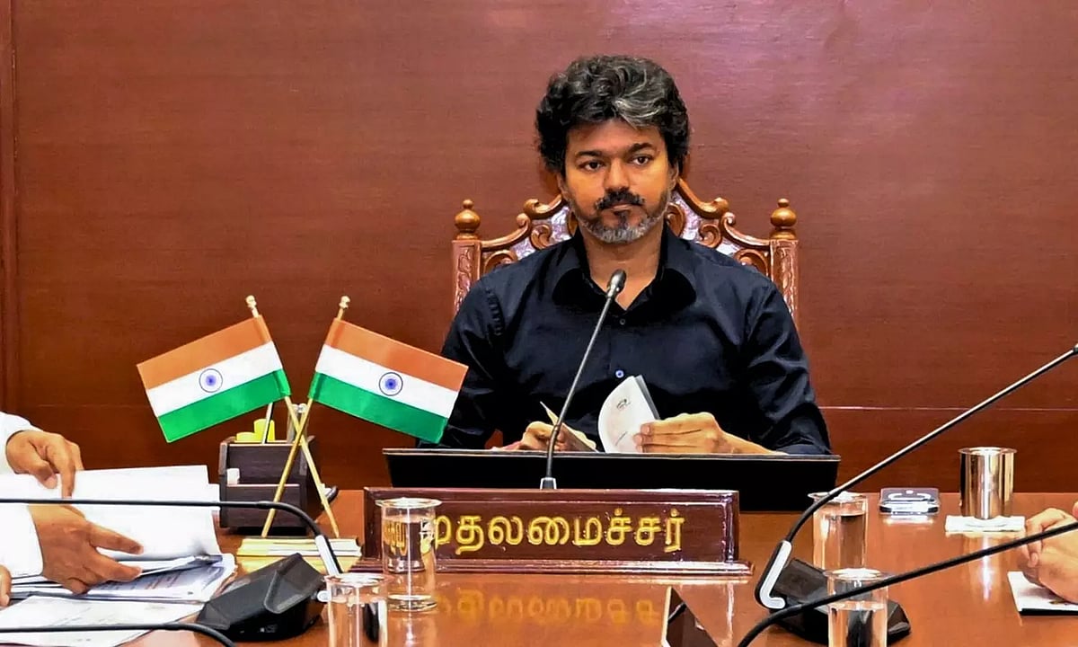 விஜய் எல்லாம் இத்தகைய ஜென்மம்தான் : அசிங்கத்தின் கையில் தமிழ்நாடு... முரசொலி கடும் தாக்கு!