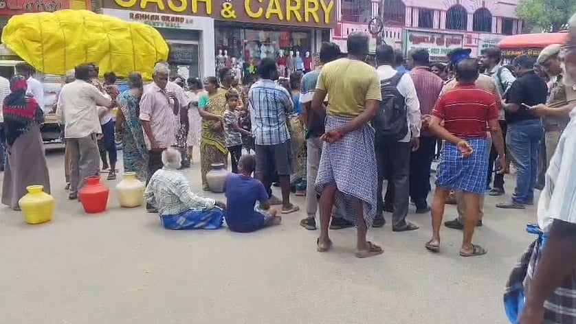 முதலமைச்சர் விஜய் தொகுதியின் அவலம்.. 6 நாட்களாக தண்ணீர் இல்லை.. கோபத்துடன் வீதியில் இறங்கிய மக்கள்!