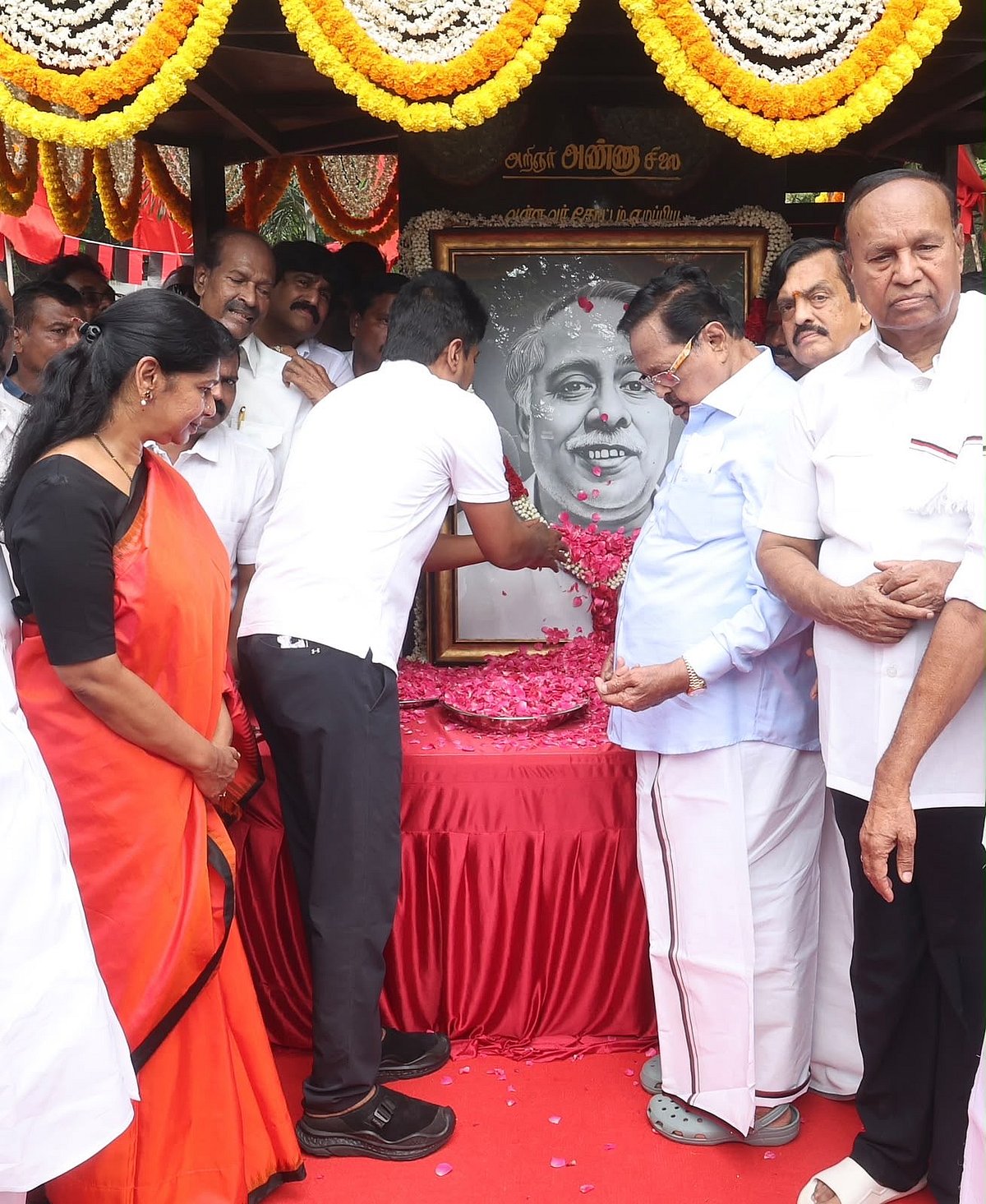 “பேரறிஞர் அண்ணா என்றும் நம்மை வழிநடத்துவார்! வாழ்க அண்ணாவின் புகழ்!” : எதிர்க்கட்சித் தலைவர் உதயநிதி!
