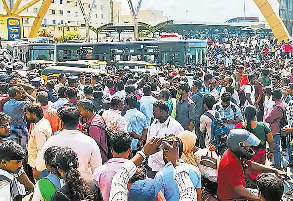 3 நாள் விடுமுறை - கூடுதல் பேருந்துகளை விட வேண்டும் என்ற அறிவு கூட இல்லாத சேடிஸ்ட் த.வெ.க அரசு!