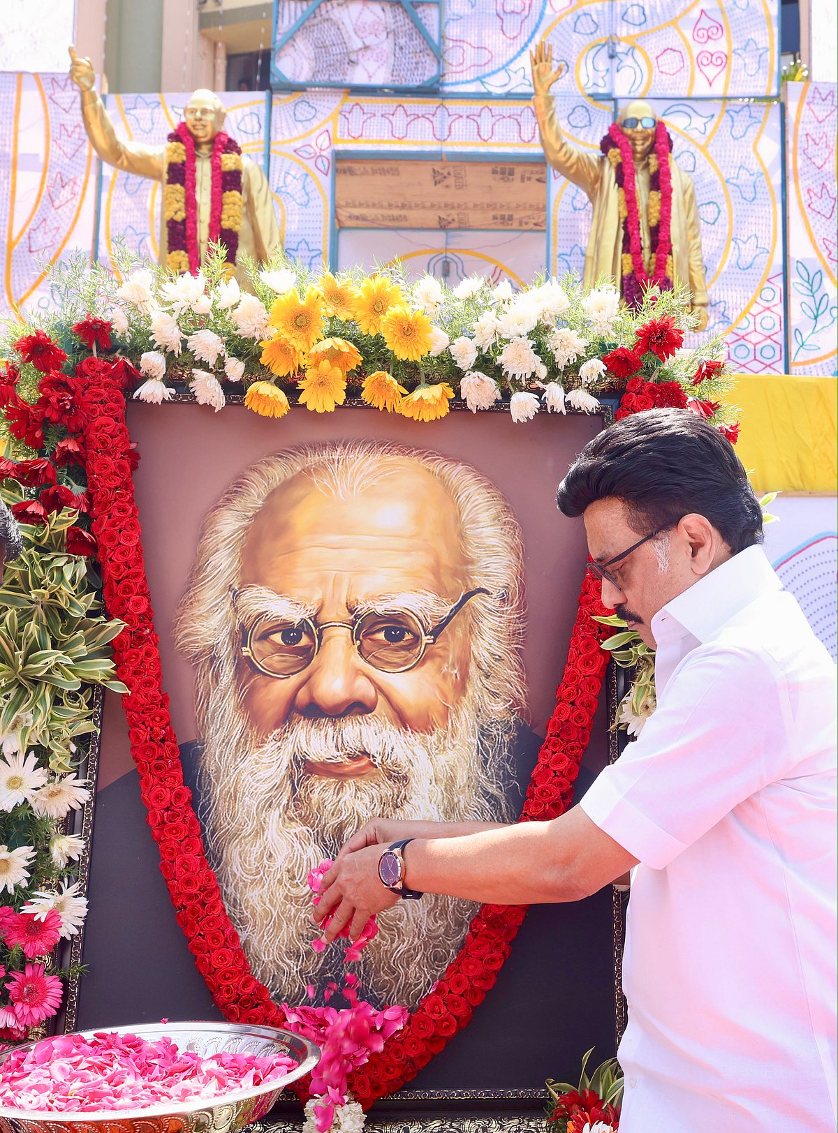 ‘சமூகநீதி நாள்’ -  அண்ணா அறிவாலயத்தில் உடன்பிறப்புகளுடன் தி.மு.க தலைவர் மு.க.ஸ்டாலின் உறுதிமொழி ஏற்பு!