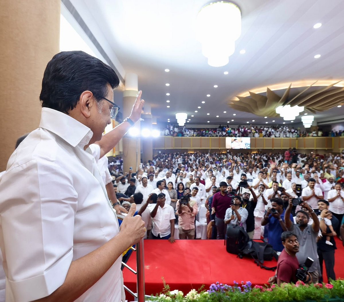 எழுச்சியுடன் நடந்த திமுக முப்பெரும் விழா.. விருதுகளை வழங்கி சிறப்பித்த கழகத் தலைவர் மு.க.ஸ்டாலின்!