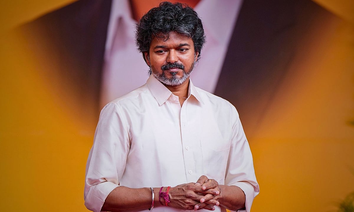 “அசிங்கப்படுவது விஜய் மட்டுமல்ல, தமிழ்நாடும்தான்” : விஜய்யின் லண்டன் பயணத்தை விமர்சித்த முரசொலி!