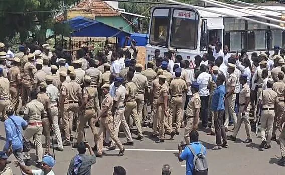 ஒரே நாளில்... கோவையை தொடர்ந்து மதுரை.. கொலை நகரமாகும் தூங்கா நகரம்... வேடிக்கை பார்க்கும் தவெக அரசு!