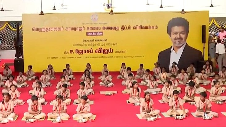 “எங்கப்பா காமராஜர் படம்?” : வெளிச்சத்திற்கு வந்த த.வெ.க அரசின் பித்தலாட்டம்!