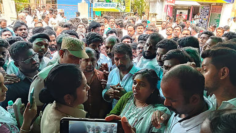 படுதோல்வியடைந்த தவெக.. அமோக வெற்றி பெற்ற திமுக.. கும்பகோணம் பரஸ்பர சகாய நிதி நிறுவன தேர்தலில் நடந்தது?