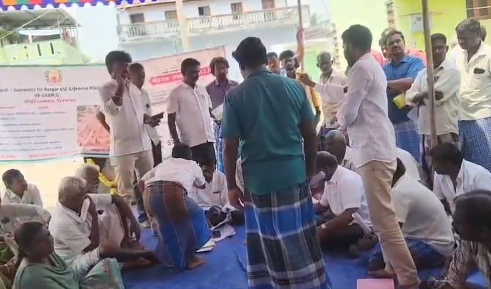 தொடர் அட்ராசிட்டி... கிராம சபைக் கூட்டத்தை நடத்திய தவெக நிர்வாகிகள்.. சேலத்தில் அதிர்ச்சி! | VIDEO