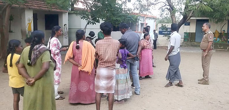குடிநீர் தொட்டியில் மலம்.. மூடி மறைத்த அரசுப் பள்ளி நிர்வாகம்.. 2 நாட்களாக அவலம்!