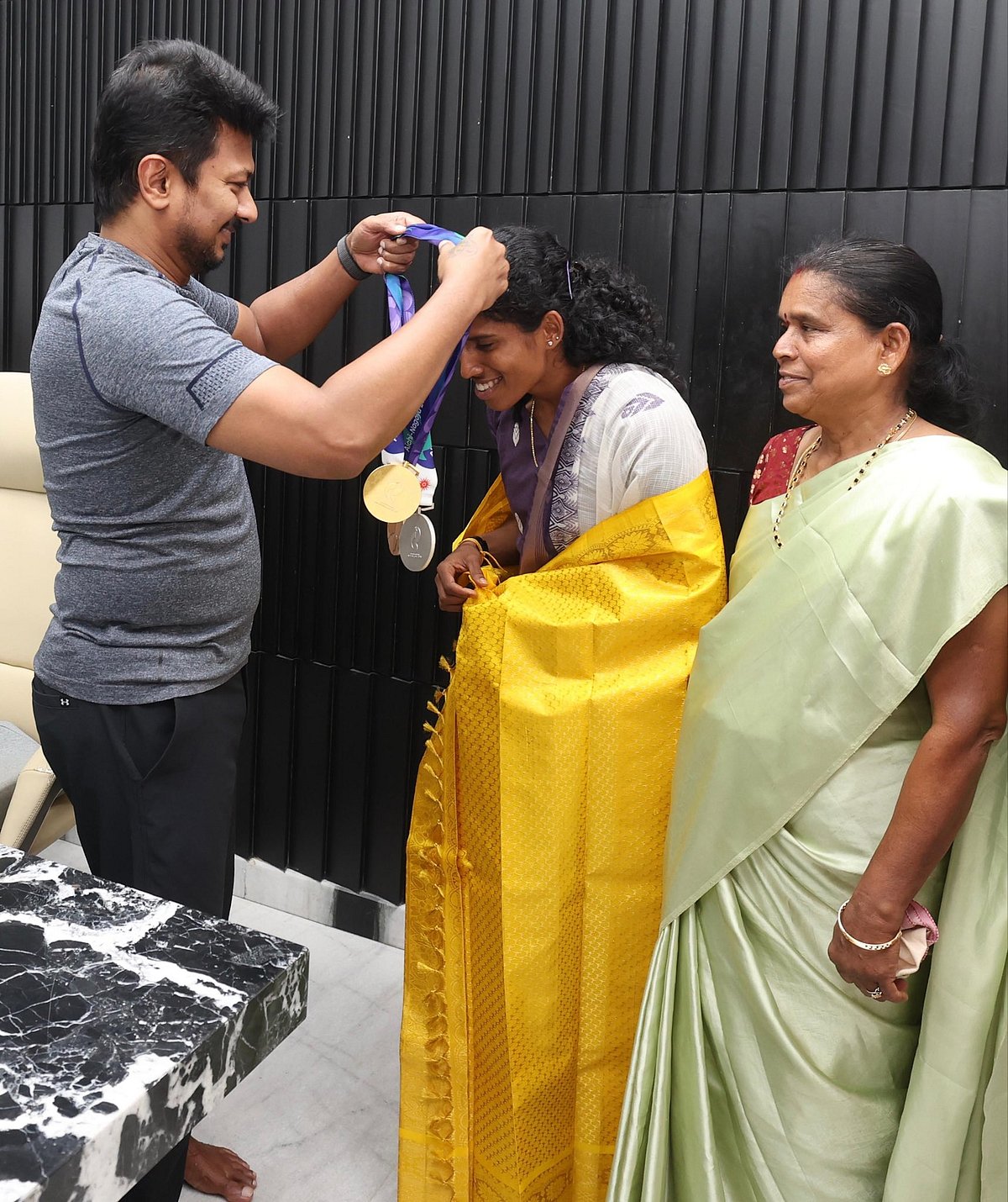 உதயநிதி ஸ்டாலினை சந்தித்த தங்க மங்கை வித்யா ராம்ராஜ்.. கழக அரசின் உதவிகளை நினைவுகூர்ந்து நெகிழ்ச்சி!