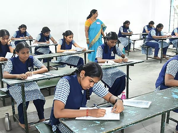 10, 12-ஆம் வகுப்பு பொதுத்தேர்வு அட்டவணை வெளியீடு.. தேர்வு தேதிகள், முடிவுகள் வரை! : முழு விவரம் உள்ளே!