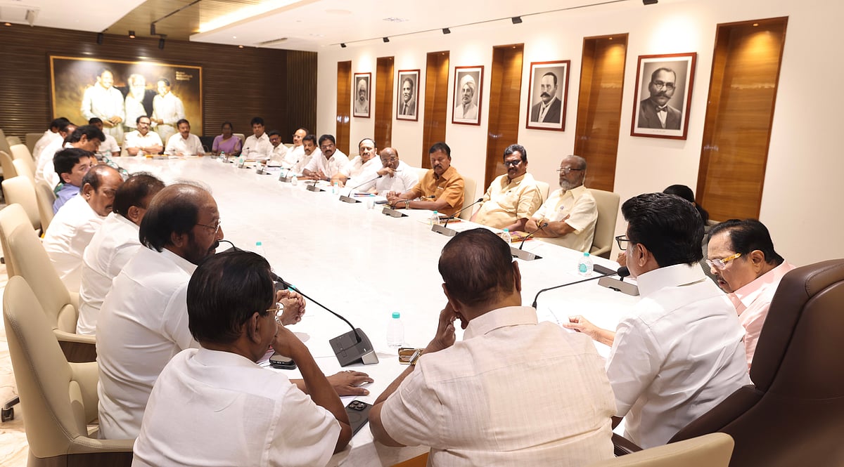 “போராட்டத்திற்கு ஆதரவு.. காங்கிரஸ் இரட்டை வேடம்” : திமுக MP-க்கள் கூட்டத்தில் 4 தீர்மானங்கள் நிறைவேற்றம்!