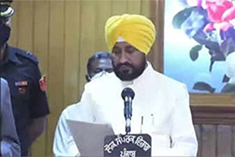 பஞ்சாப்  புதிய முதல்வர், சரண்ஜீத் சிங் சன்னி பதவியேற்பு.