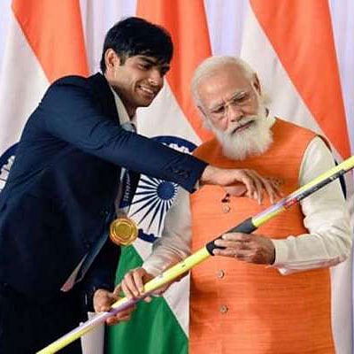 பிரதமருக்கு பரிசாக வழங்கிய ஈட்டி: 10 கோடி ரூபாய்க்கு ஏலம்!