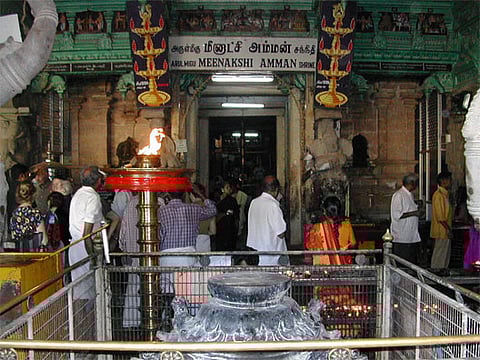 புத்தாண்டு நள்ளிரவில் தமிழக கோயில்களில் பக்தர்களுக்கு அனுமதி: அமைச்சர் சேகர் பாபு!