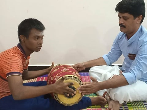 கடவுளின் குழந்தைகள்; தாளமிடும் விரல்கள்!