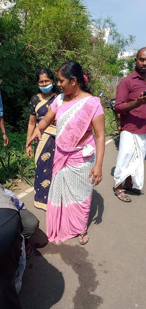 விபத்தில் சிக்கிய வாலிபருக்கு உயிர் தந்த நர்ஸ்!