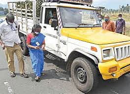 கேரளாவில் பறவைக் காய்ச்சல் எதிரொலி: கோழிகள், வாத்துகள் தமிழகம் கொண்டுவர தடை!