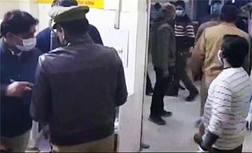 13 பேர் கிணற்றில் தவறி விழுந்து பலி; உத்திரபிரதேச திருமண விழாவில் சோகம்!