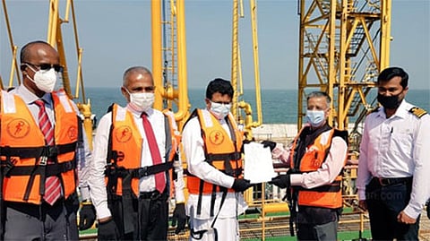 40 ஆயிரம் டன் பெட்ரோல் மற்றும் டீசல்: இலங்கைக்கு வழங்கியது இந்தியா!