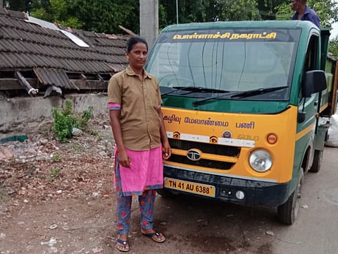 பொள்ளாச்சி நகராட்சியின் முதல் பெண் ஓட்டுநர்!