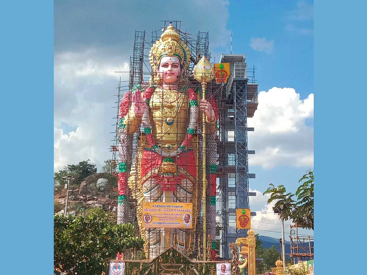 உலகின் மிக உயரமான ஸ்ரீ முத்துமலைமுருகன்!