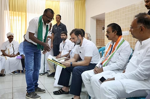 இது இரண்டு நூற்றாண்டுகளின் கதை