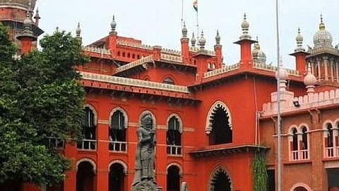 ஆக்கிரமிப்புகளை அகற்றாமல் சிங்காரச் சென்னை இலக்கை எப்படி எட்டப்போகிறீர்கள்? - உயர் நீதிமன்றம் கேள்வி!