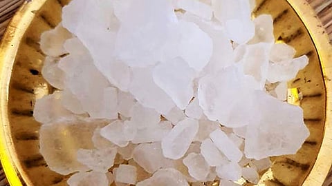 செல்வத்தை ஈர்க்கும் பச்சை கற்பூரம்!