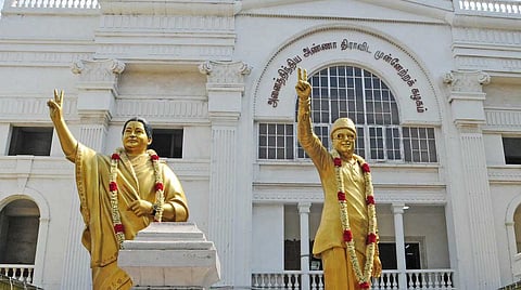 கட்சி ஆவணங்களை ஒப்படைக்கக் கோரிய இபிஎஸ் மனு மீது விசாரணை!