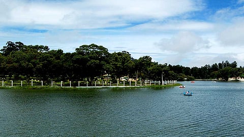 ஏற்காடு ஏரியில் 3d தொழில்நுட்பத்தில் ஒலி ஒளி காட்சி... சுற்றுலா பிரியர்கள் மகிழ்ச்சி.