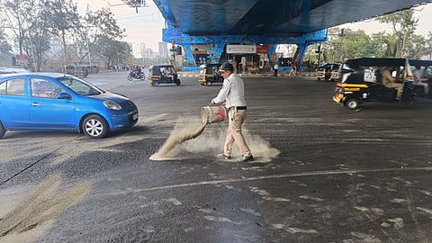 மும்பை காவலரின் மனிதநேயத்துக்கு பாராட்டு!